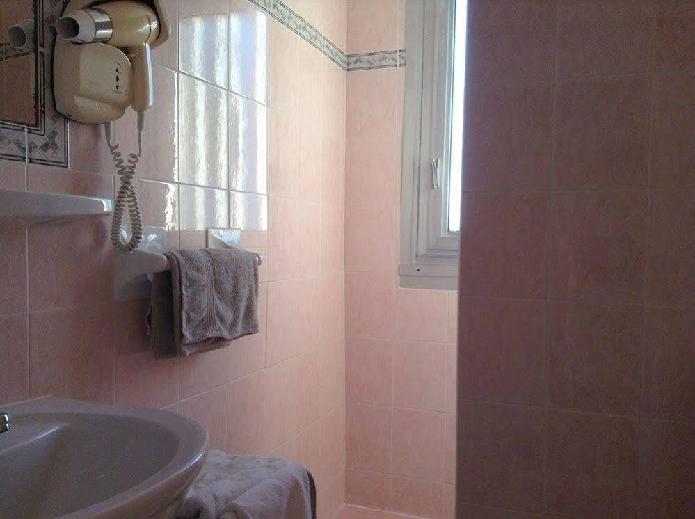 Fréjus Hotel La Caravelle מראה חיצוני תמונה